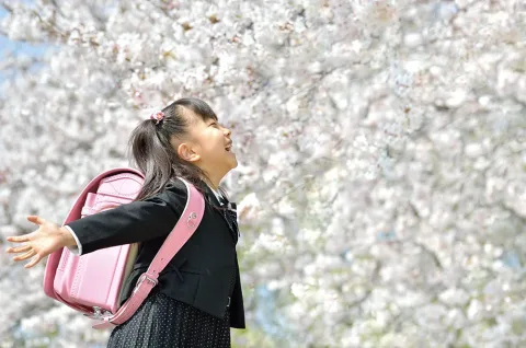 ランドセルを背負った入学記念写真 - スタジオアージュ