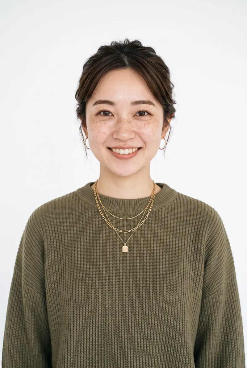 美肌モード適用前：そばかすが目立つスマホ撮影の顔写真