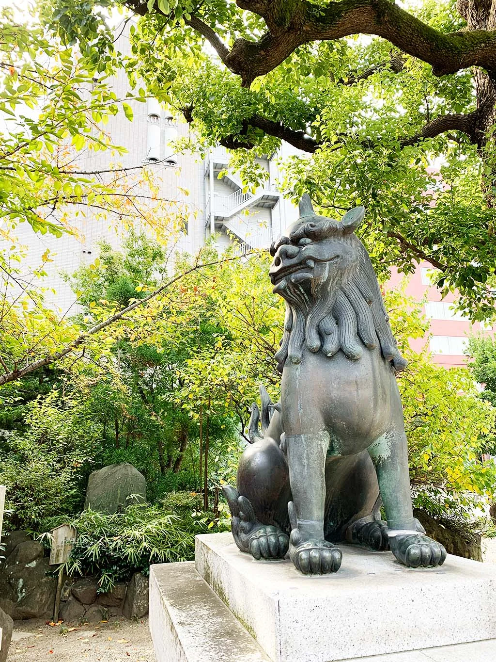 御霊神社の青銅製狛犬（大阪府内の参道狛犬1155対中わずか25対の希少な鋳物製）