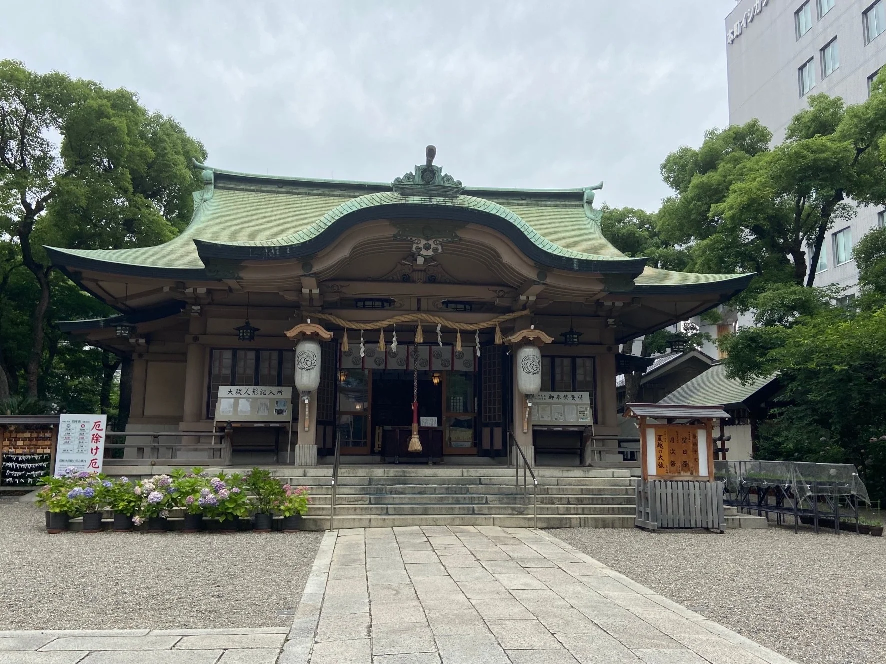 坐摩神社