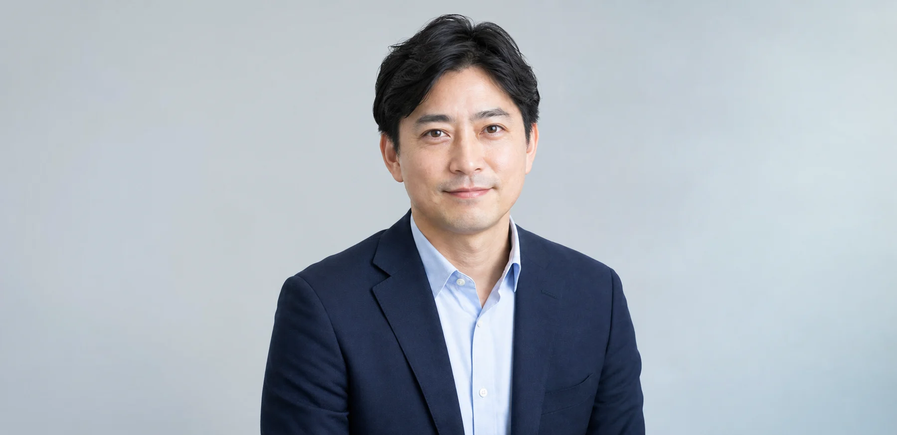 LinkedIn用の信頼感が伝わる男性プロフィール写真
